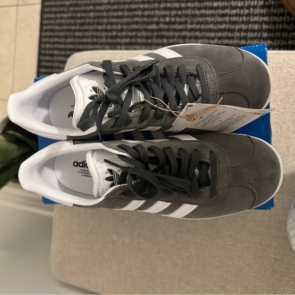 Adidas Gazelle size 6.5 Womens - Picture 2 of 3